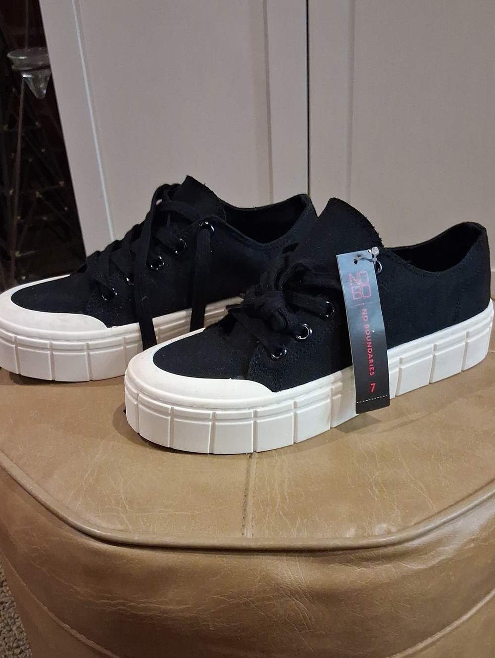 NO BOUNDARIES Black Platform Canvas Sneakers with Thick White Sole - Women's